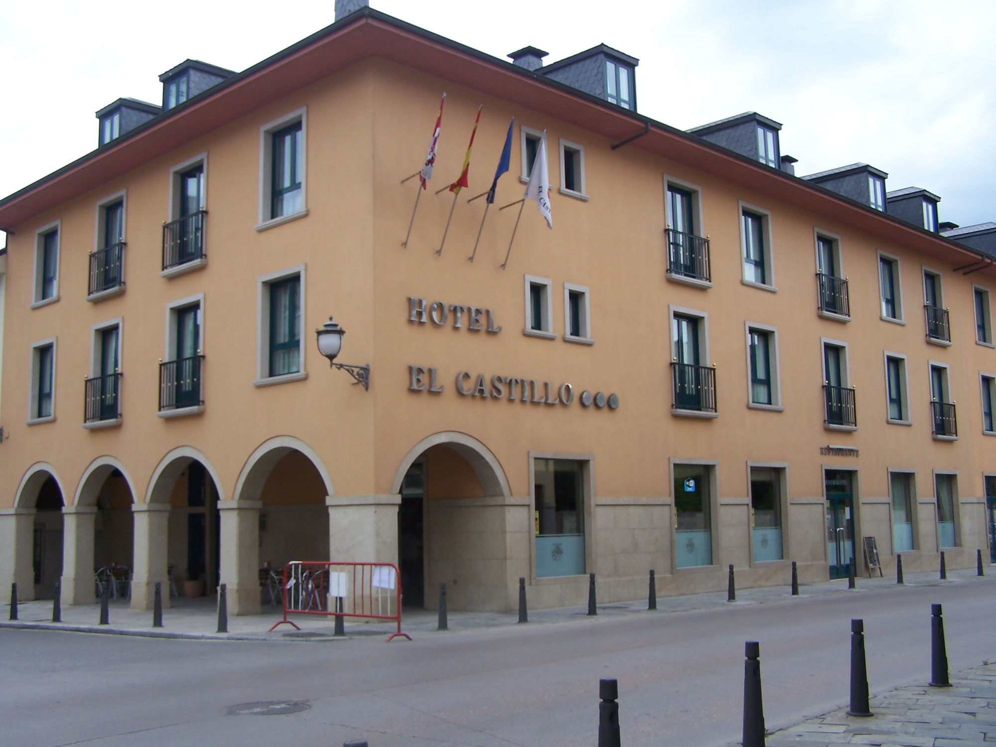 פונפרדה Hotel El Castillo מראה חיצוני תמונה