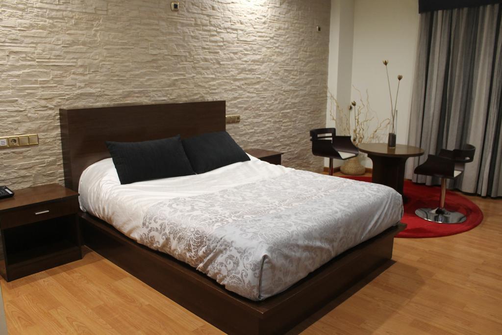 פונפרדה Hotel El Castillo מראה חיצוני תמונה